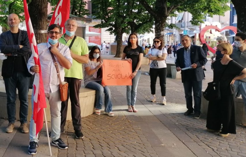 “Priorità alla Scuola”, manifestazione anche a Cosenza