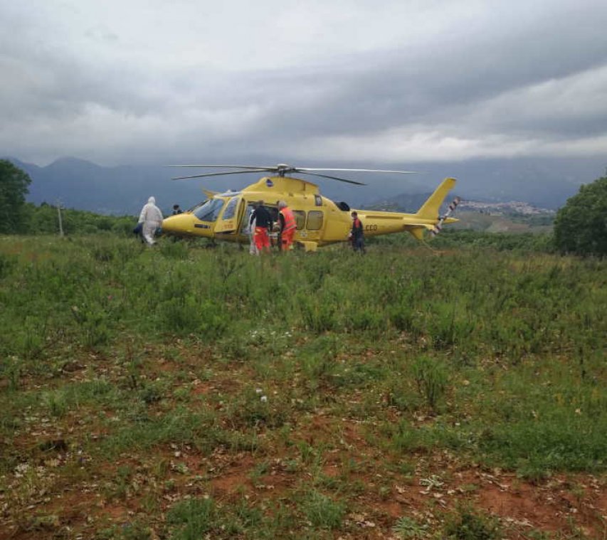 L&#039;elisoccorso atterrato per soccorrere il ferito portato a Crotone