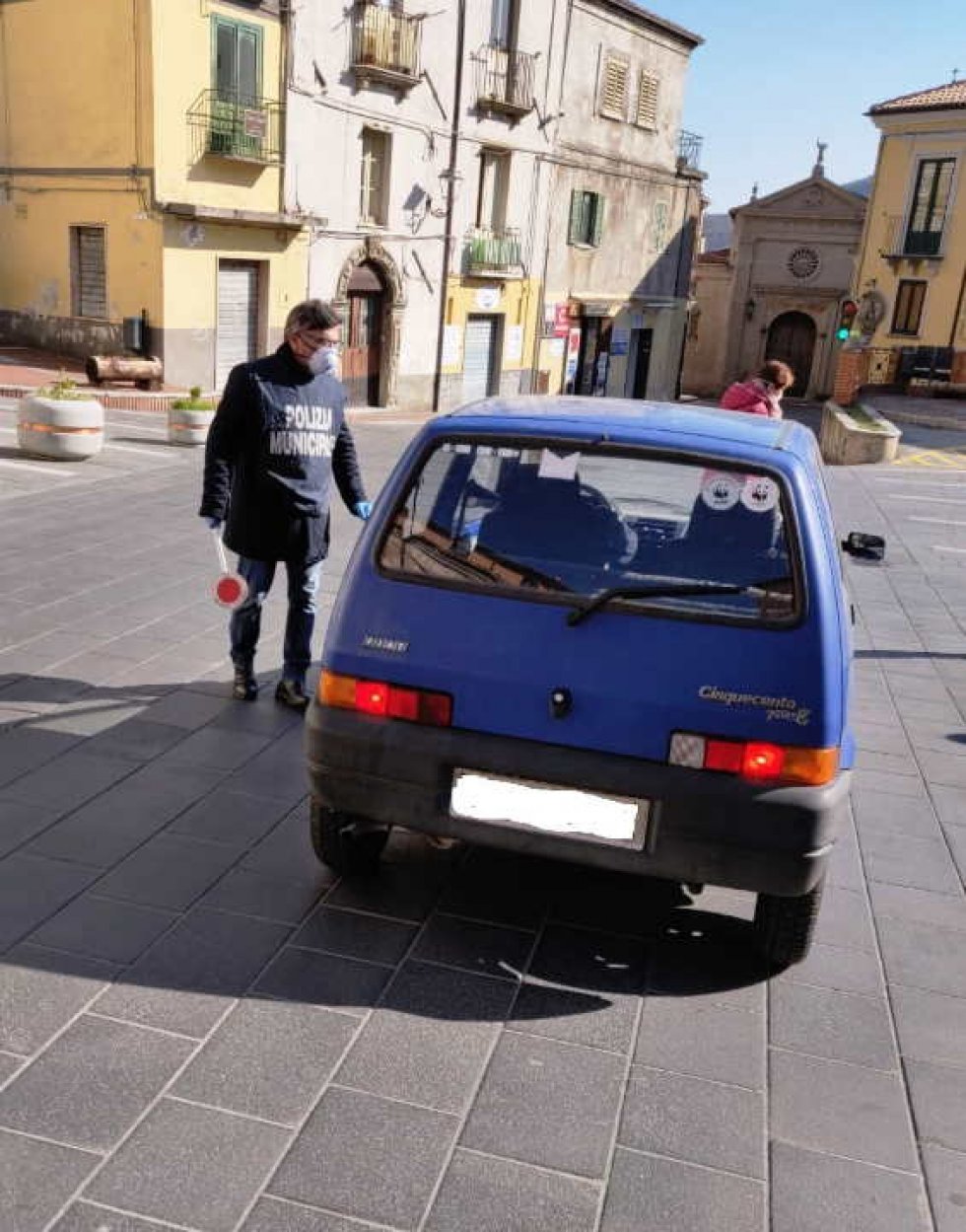 Il sindaco controlla un veicolo 