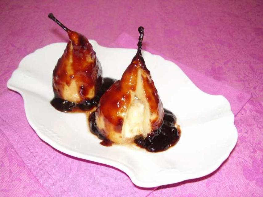 Pere ripiene al parmigiano con gelatina al balsamico