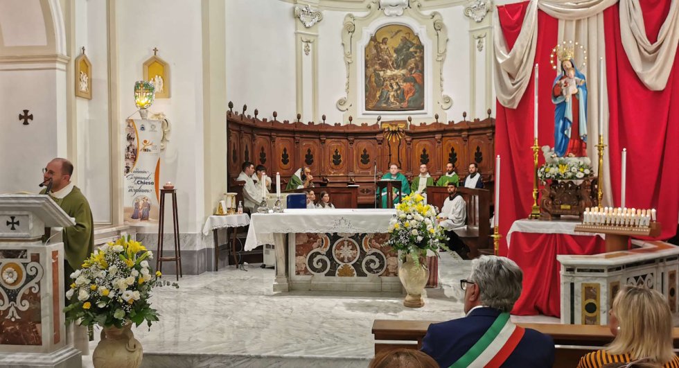 Il saluto commosso della comunità di Spezzano a don Fiorenzo De Simone