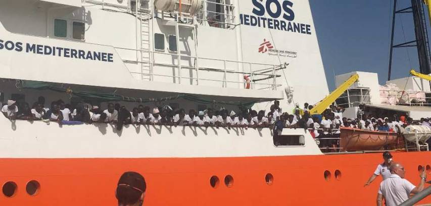 Sbarcati oltre 1000 migranti a Corigliano. Segnalati due casi di sospetta TBC