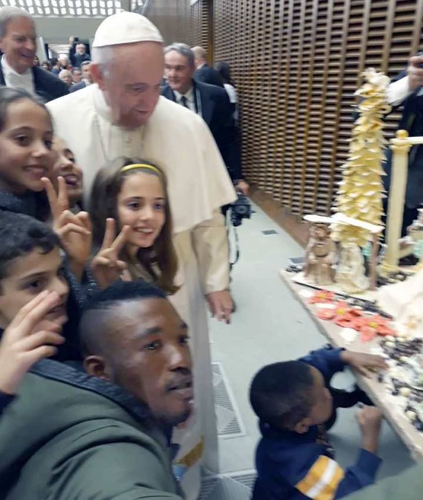 Il Papa con piccoli e grandi ospiti