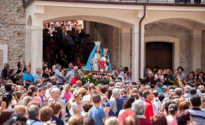 La processione con la Sacra Icona della Madonna del Pettoruto