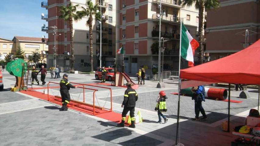 Raccolta fondi per Amatrice coi Vigili del Fuoco a Rossano