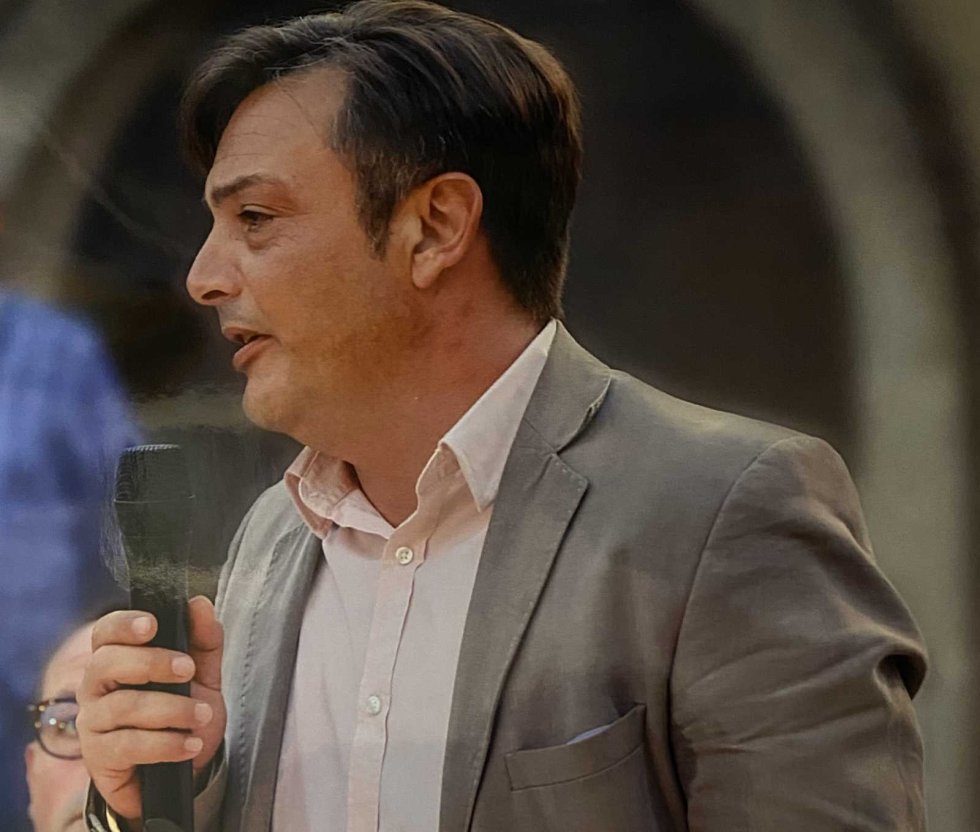 Case comunali, Borrelli chiede chiarezza