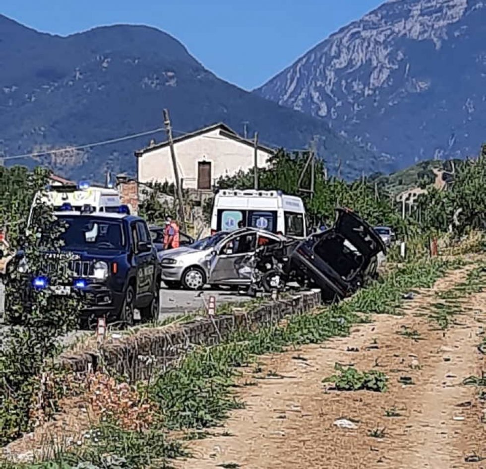 Mottafollone, i veicoli incidentati con i mezzi di soccorso