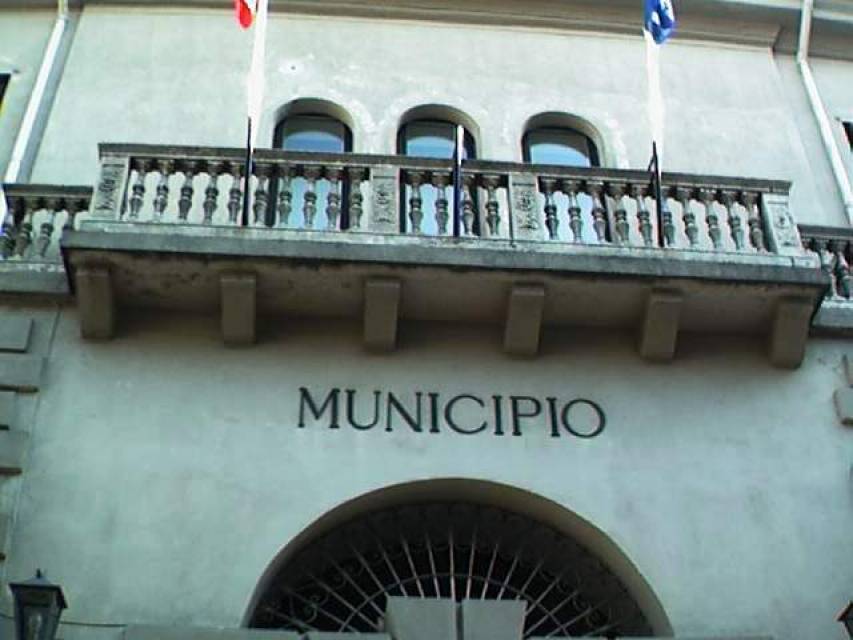 Il municipio della cittadina normanna 