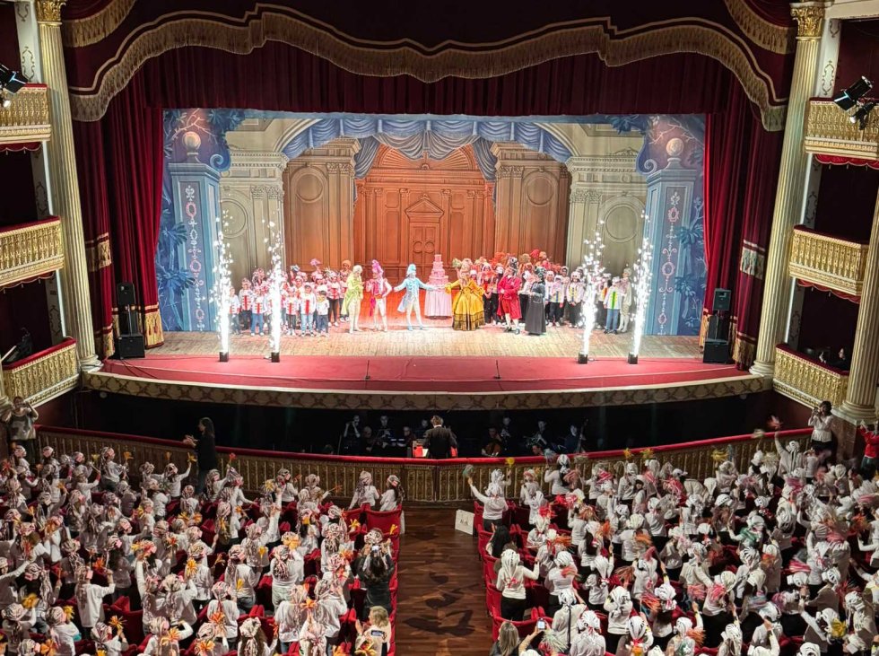 Gli alunni di Morano al teatro Rendano