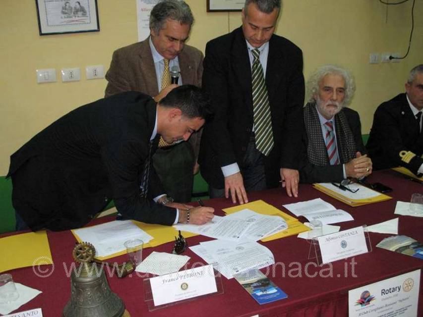 Consegnate agli studenti del Nautico di Corigliano le borse di studio del Rotary