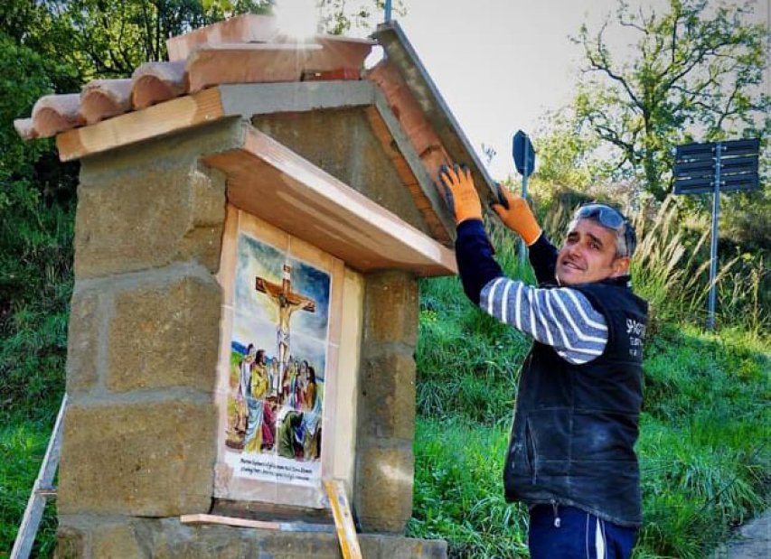 Luzzi. Ricostruita la XII stazione della Via Crucis. Il plauso dei fedeli a Carlo Tutolo