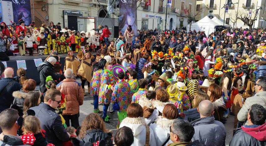 Un fiume di persone per la Parata della Gioia e la Prima Sfilata