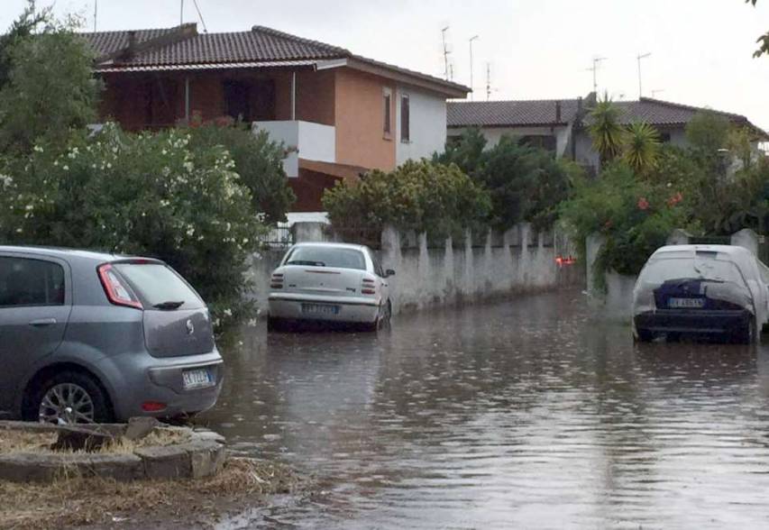 Nubifragi sullo Jonio, a Sibari disagi per i turisti