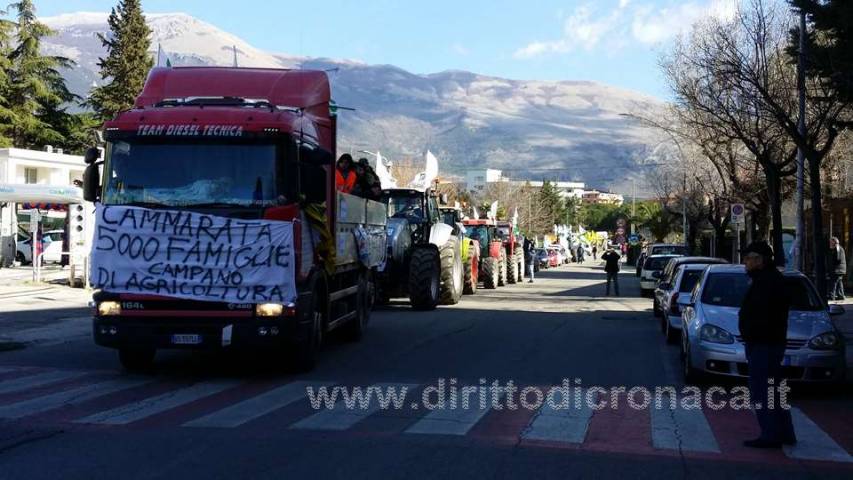 Gli imprenditori agricoli invadono Castrovillari per manifestare contro la discarica di Campolescia