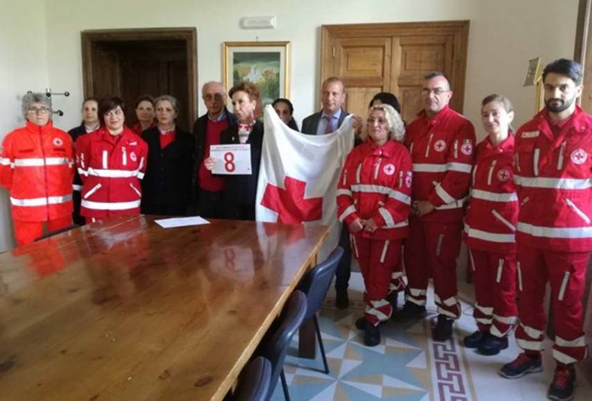 Cerimonia di consegna della bandiera per la giornata mondiale della Croce Rossa