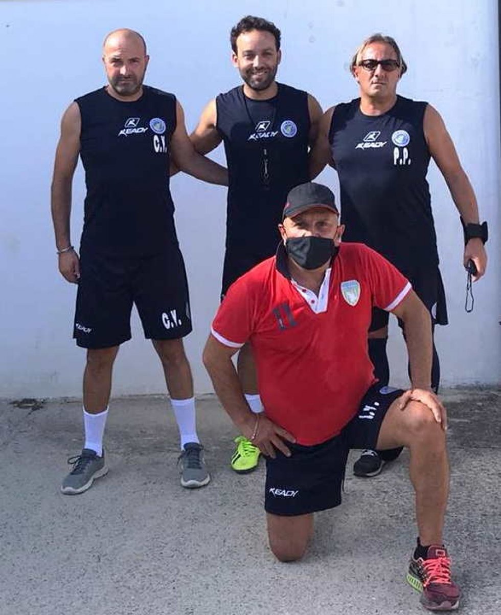 Lo staff tecnico: Cataldi, Amato, Perri con mister Vaccaro