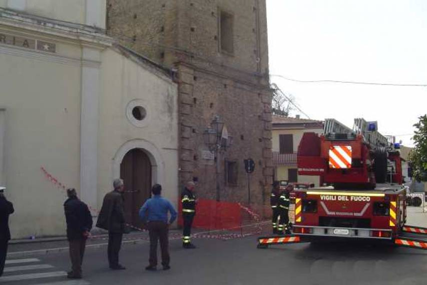 San Lorenzo, il campanile e la targa della discordia