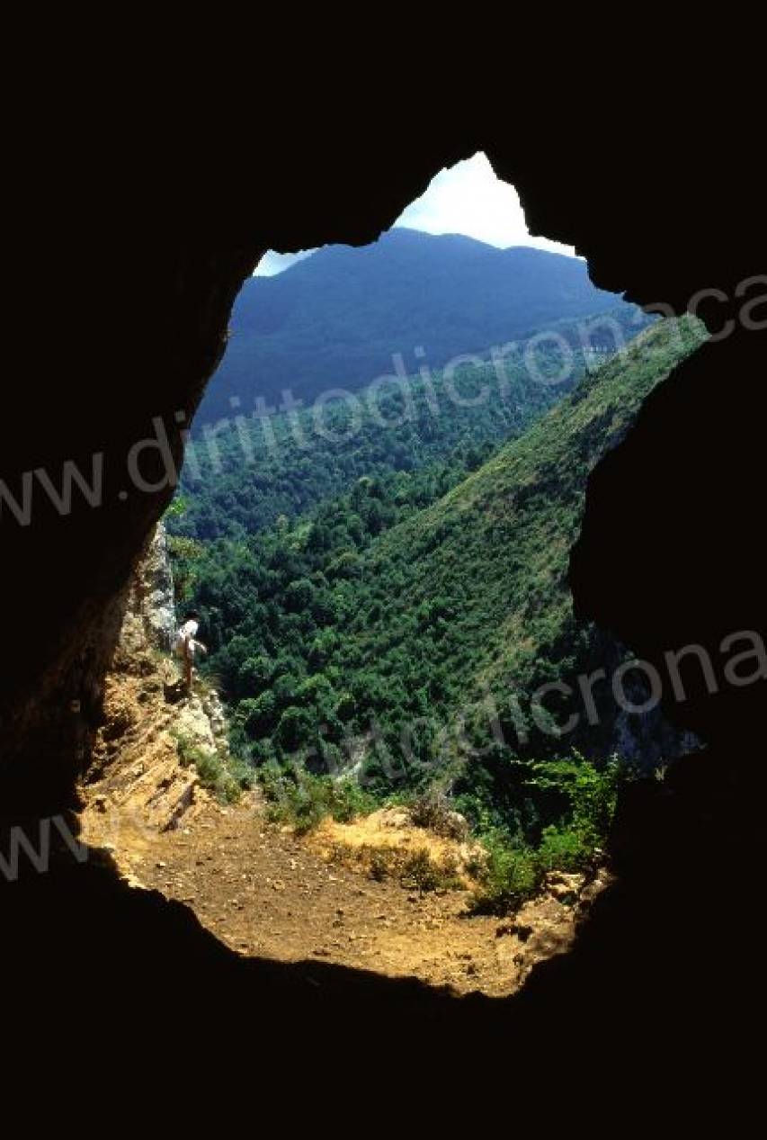 L'ingresso dell'androne di Grotta della Monaca