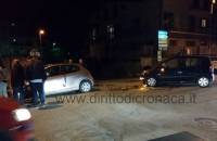 Non si ferma allo stop e colpisce in pieno un&#039;auto. Grave incidente a Spezzano Albanese
