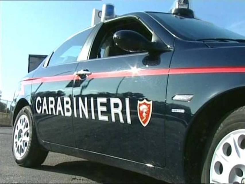 Tentano di bruciare a Terranova due auto nella notte