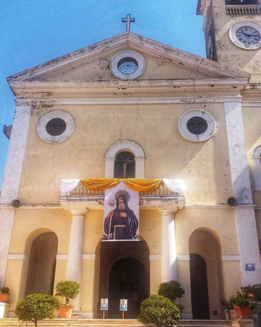 La chiesa conventuale dove si sono svolti i funerali della coppia