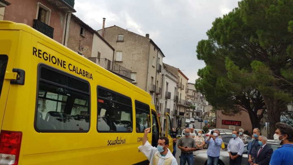 La benedizione del nuovo Scuolabus
