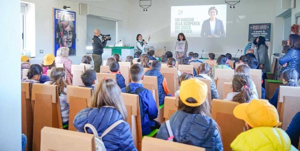 “Riciclo Aperto 2025”: Ecoross accoglierà circa 600 studenti