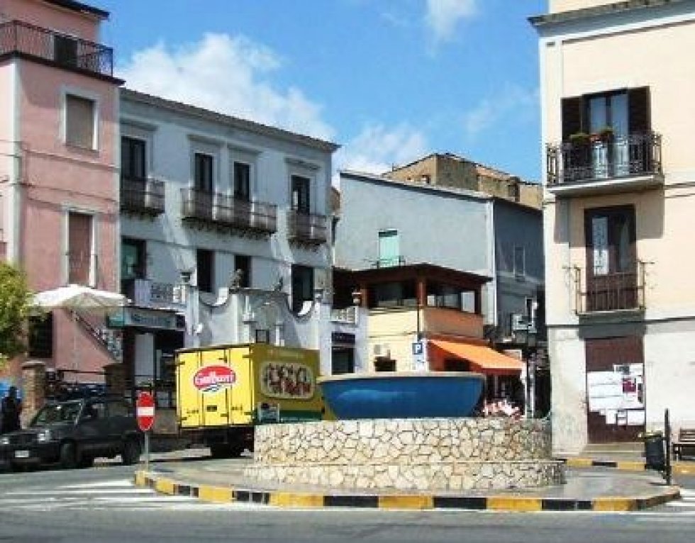 La piazza di Roggiano Gravina