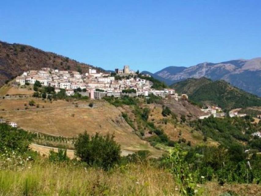 Forte vento nella Valle dell'Esaro, diversi danni alle strutture