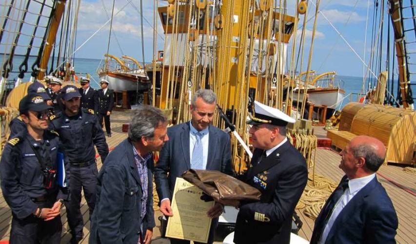 Esperienza positiva per il "Green-Falcone e Borsellino" di Corigliano con la nave Vespucci