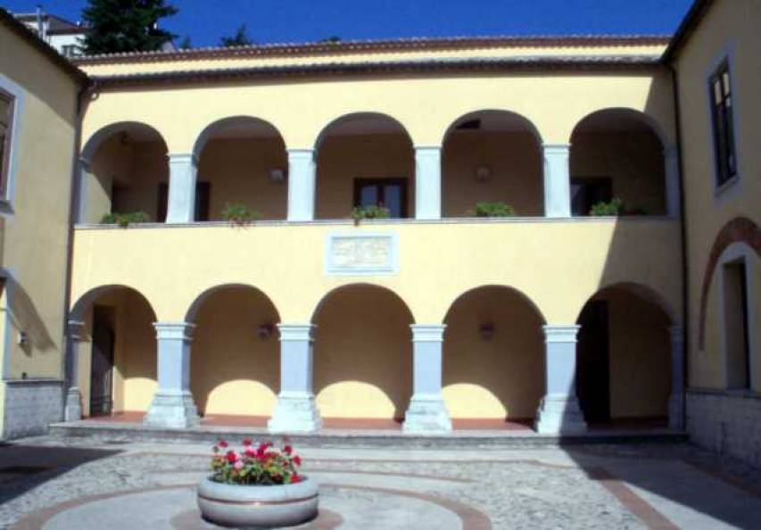 Il Municipio di Fagnano Castello 