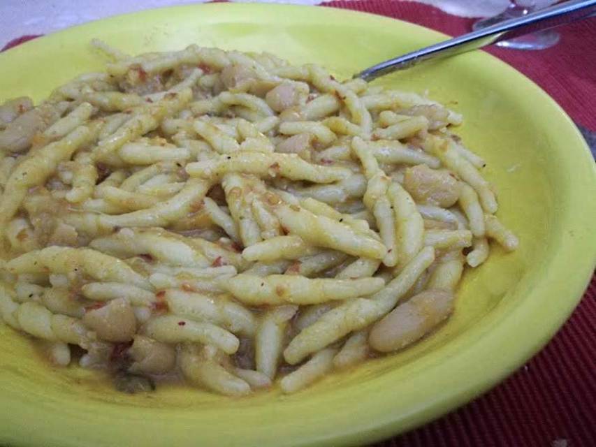 Trofie con fagioli, nduja e crema di melanzane arrosto