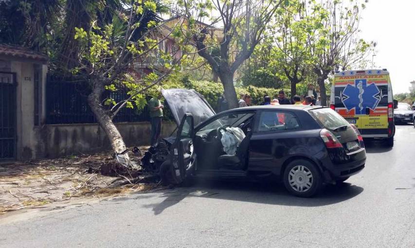 Incidente su Via Cassiani a Spezzano Albanese. Due feriti tra cui una minore