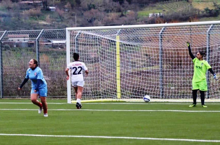 Ludovica Nocito a segno contro il Crotone 
