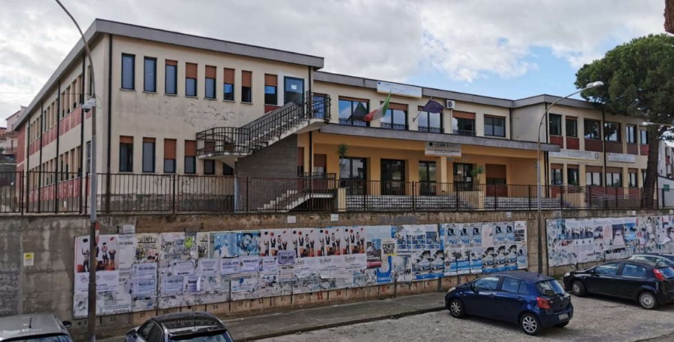 Vandali nella scuola di Spezzano. Vanificati i lavori per la riapertura in sicurezza