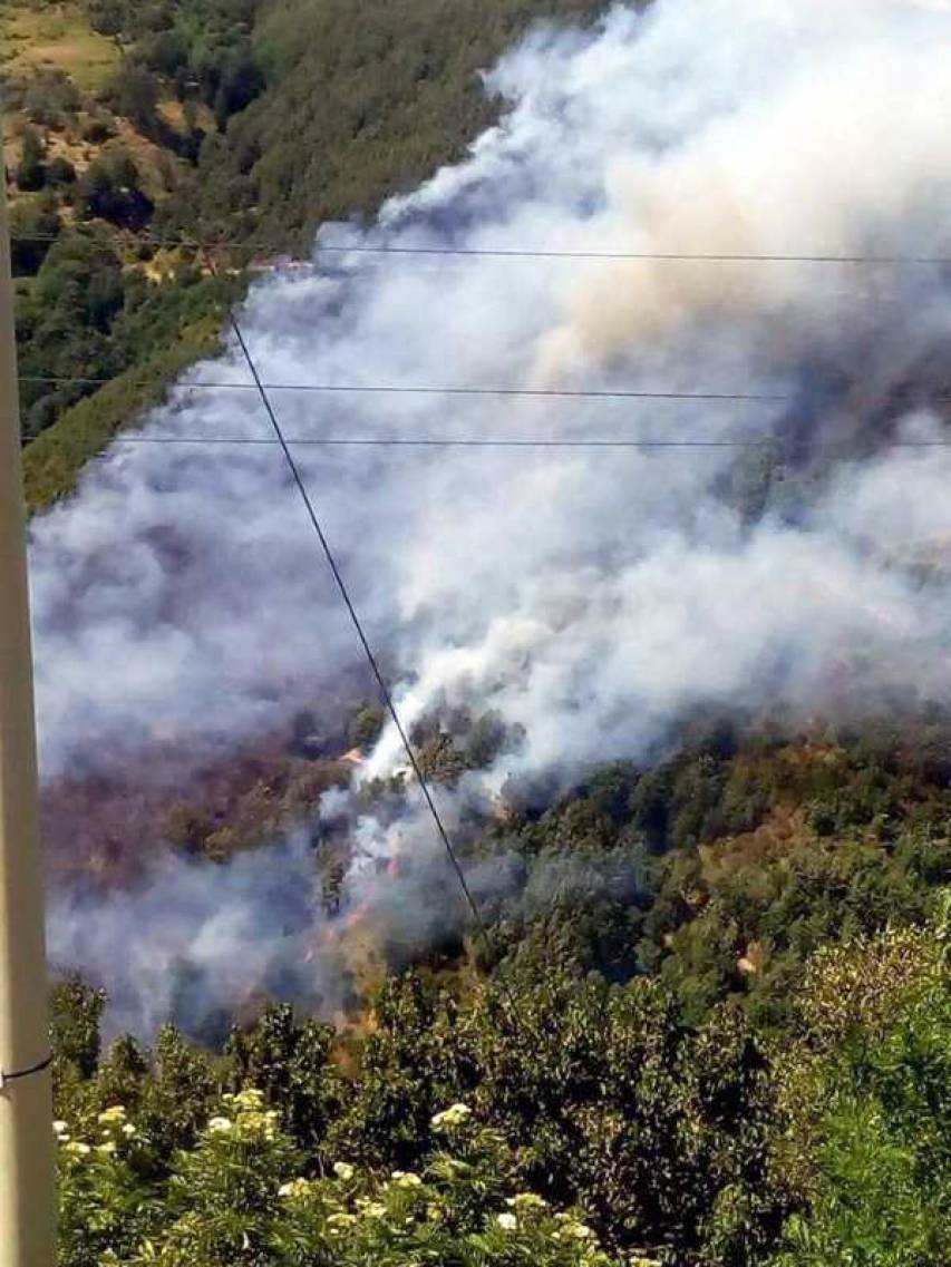 Il fumo sprigionatosi all'inizio dell'incendio 