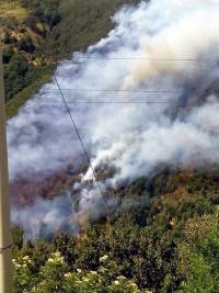 Il fumo sprigionatosi all&#039;inizio dell&#039;incendio 