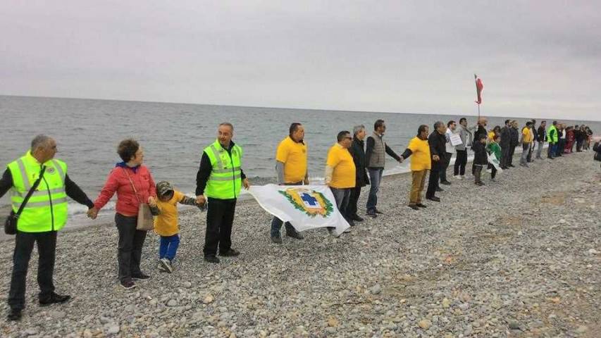 Molte presenze per la manifestazione &quot;No Triv&quot; al Lido Sant&#039;Angelo a Rossano