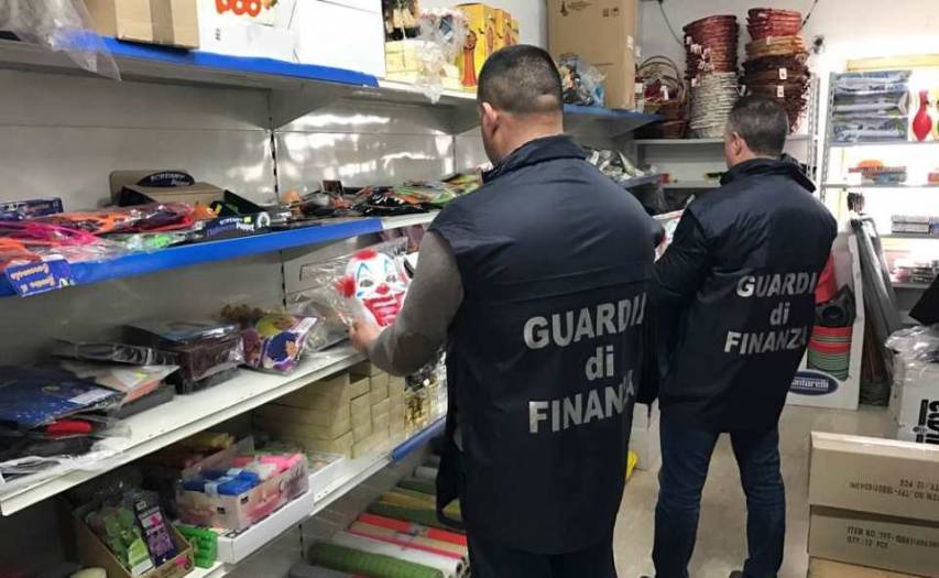 Sequestrate oltre 2,5milioni di maschere e vestiti di carnevale dalla Guardia di Finanza