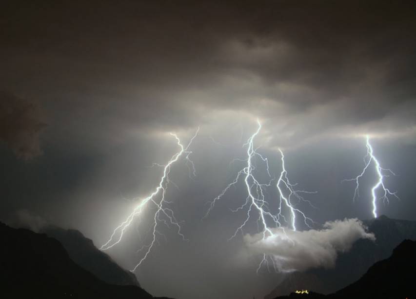 Allerta meteo, temporali e forti venti su tutta la Calabria