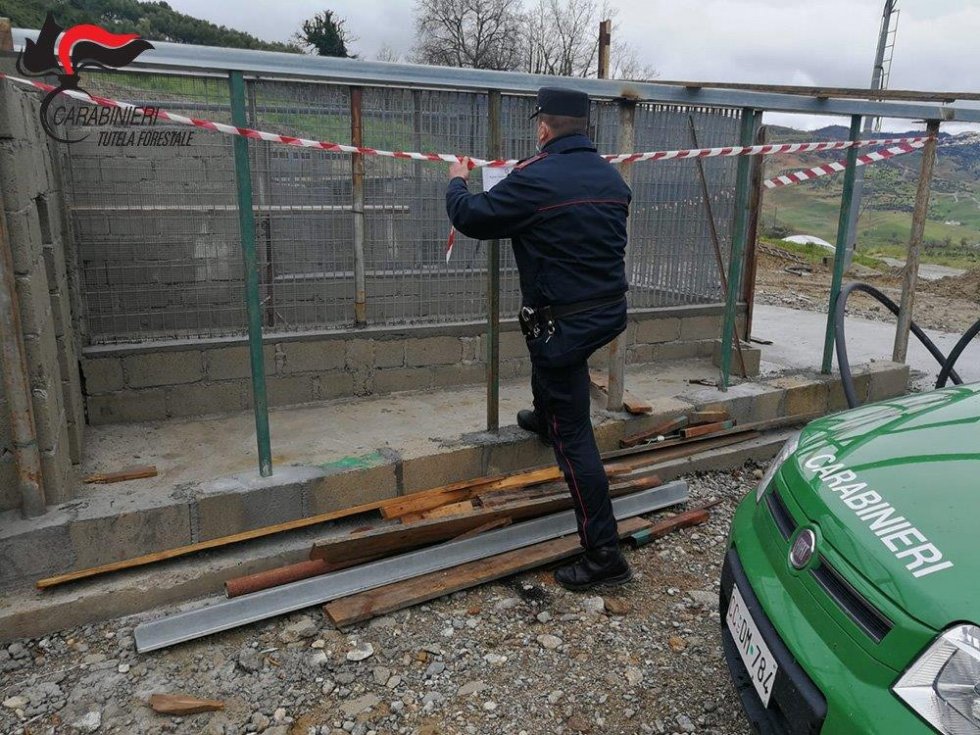 Torano. Controlli attività urbanistica, sigilli ad un manufatto