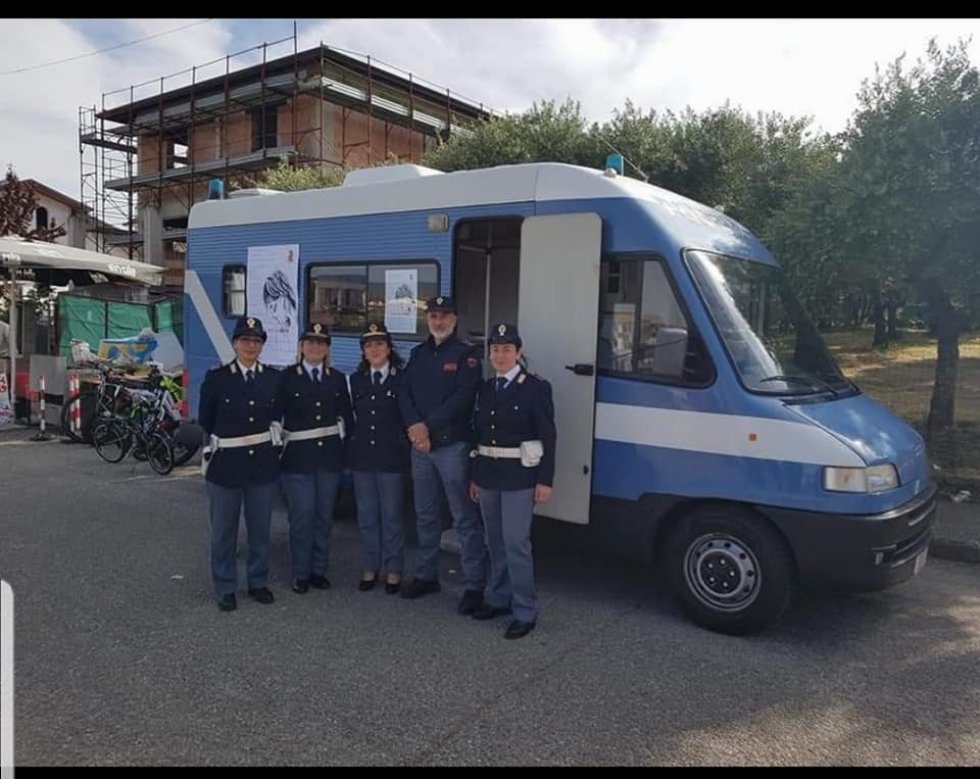 Torano. Arriva il camper della Polizia "Questo non è amore"