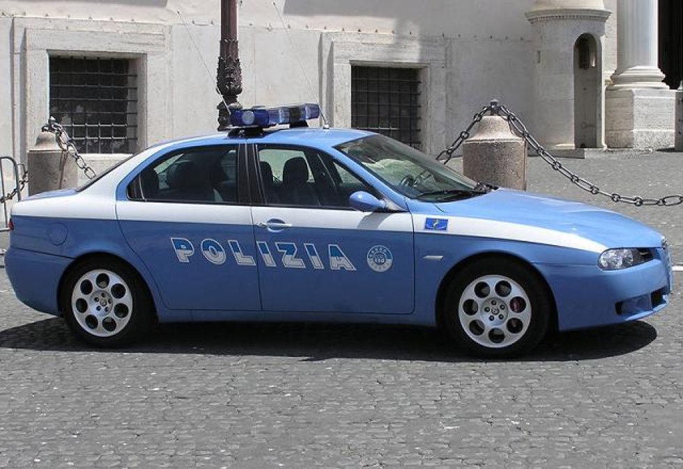 Disposto il braccialetto elettronico per un ventenne