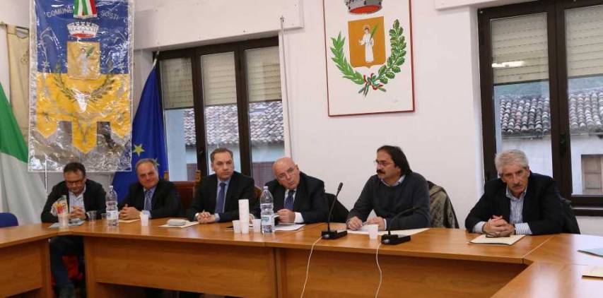Oliverio a San Sosti incontra i sindaci per discutere di sistema integrato