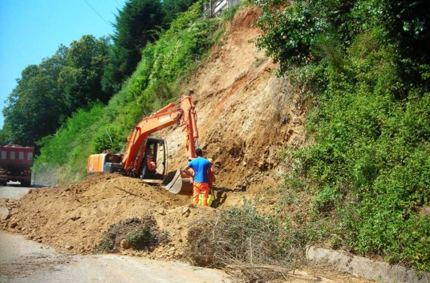 Una frana sulla Ss283 blocca l'uscita a San Marco Argentano