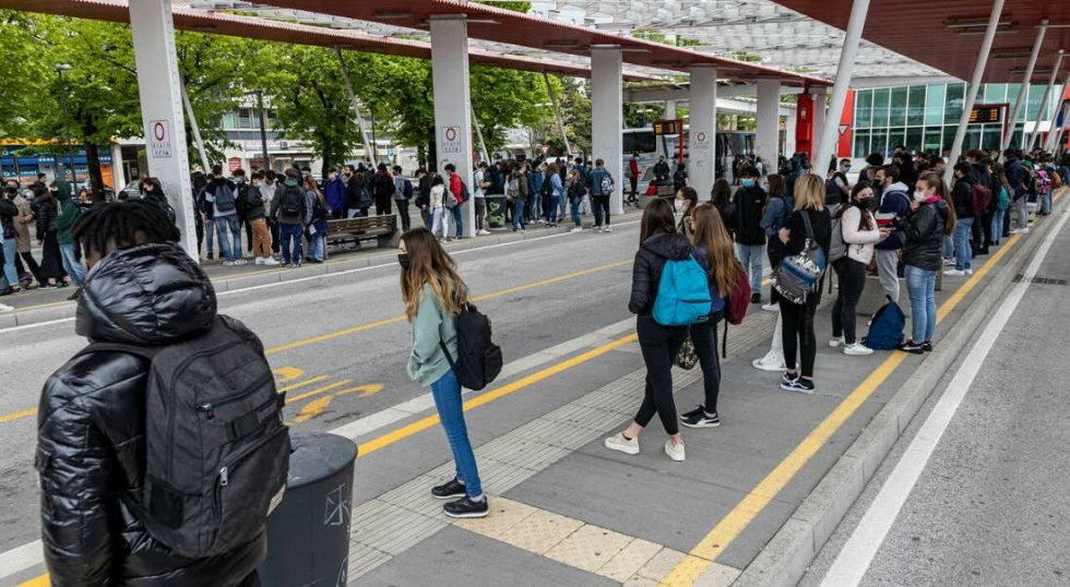 Da lunedì servirà il green pass per viaggiare sui bus