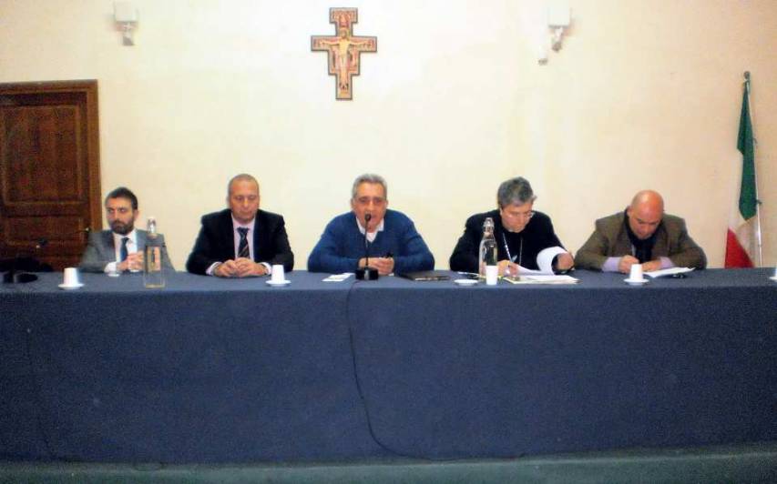 Un momento del convegno con i sindaci e il vescovo