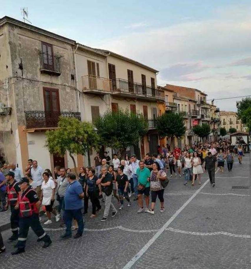 La marcia solidale promossa da Arco