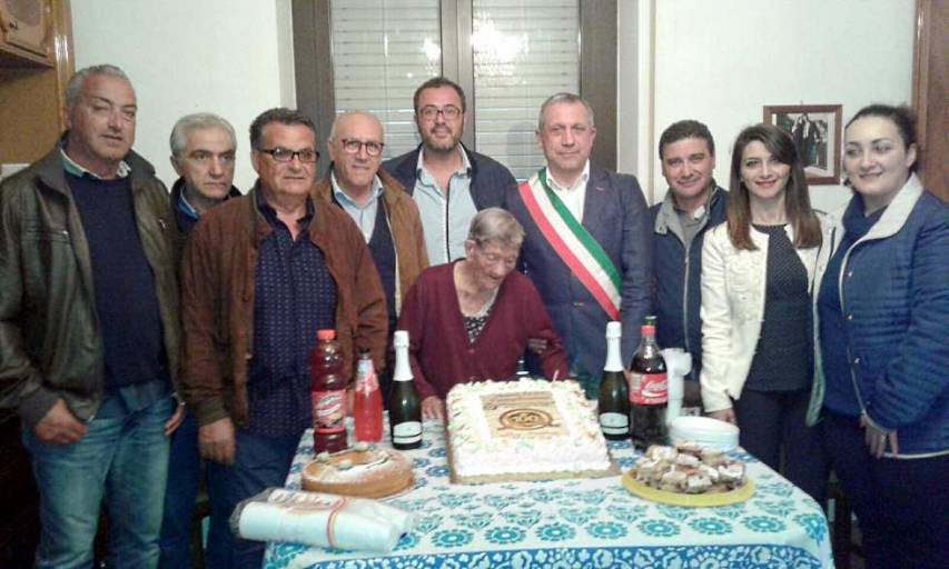 Festeggiati a San Lorenzo i 100 anni di nonna Memena