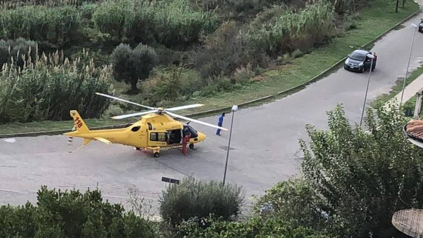 L&#039;elisoccorso atterrato nella periferia del paese